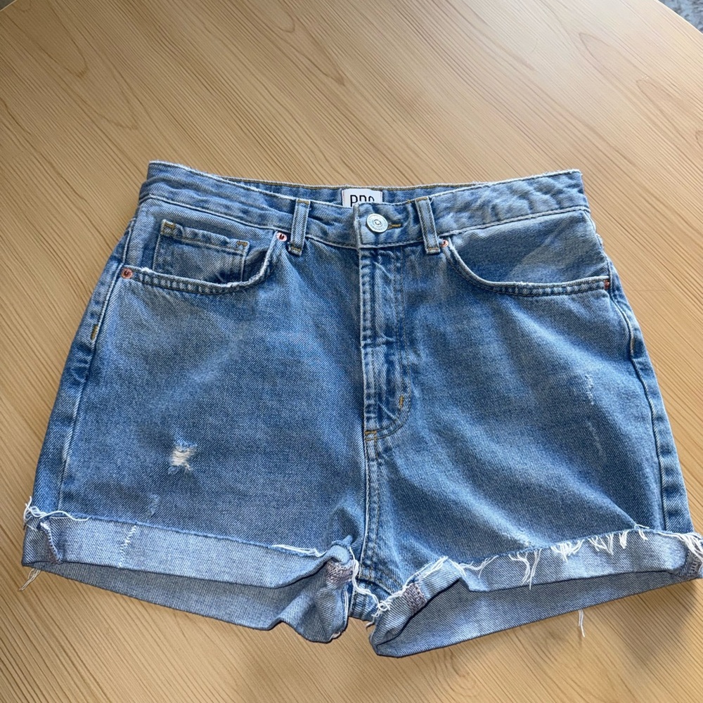 BDG High Waisted Mom Denim Shorts Blue Cutoff Size 27